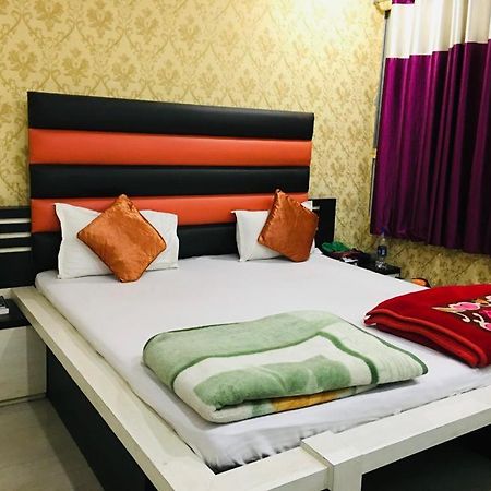 Hotel Natraj Sasarām Екстериор снимка