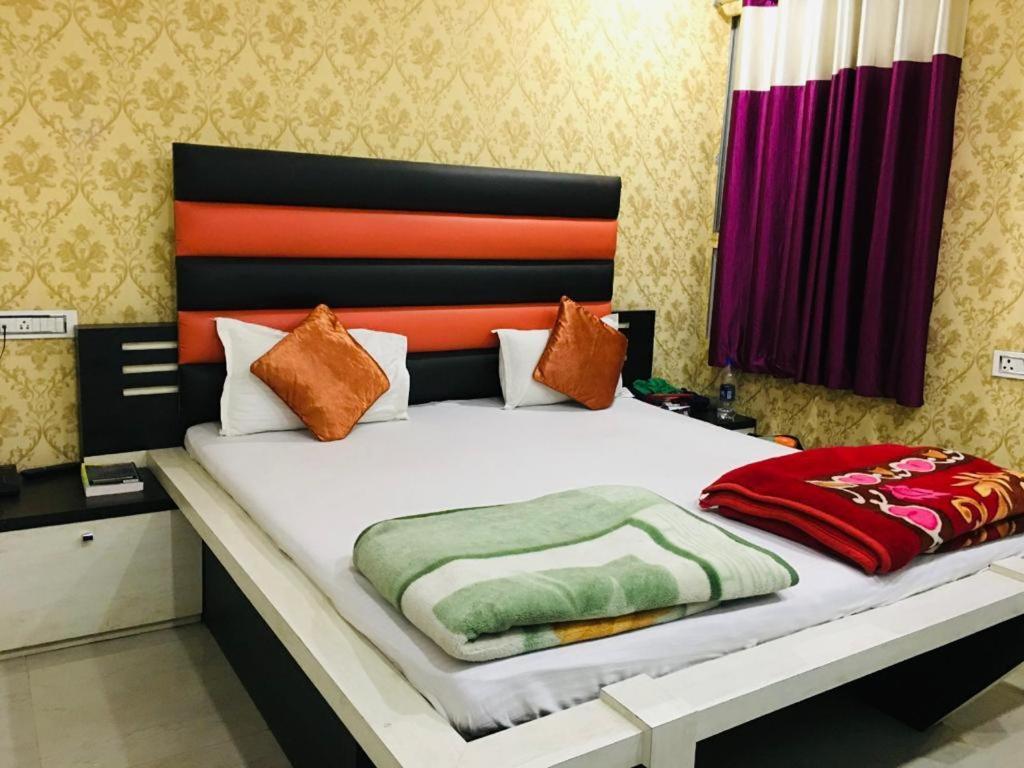 Hotel Natraj Sasarām Екстериор снимка