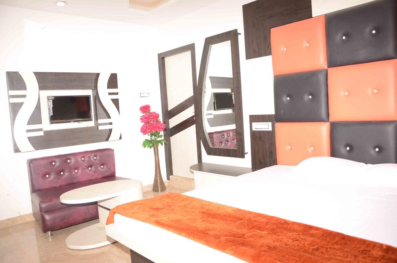 Hotel Natraj Sasarām Екстериор снимка