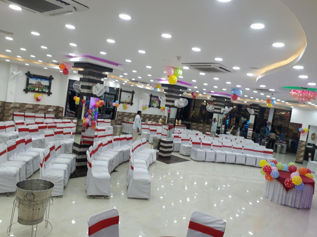 Hotel Natraj Sasarām Екстериор снимка
